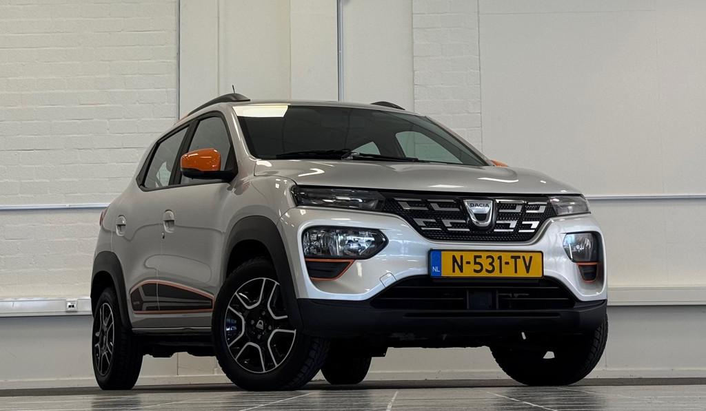 Dacia Spring Comfort Plus 27 kWh SOH 90,4% 1e Eigenaar Leer/, Auto's, Dacia, Gebruikt, Zwart, 230 km, 75 min