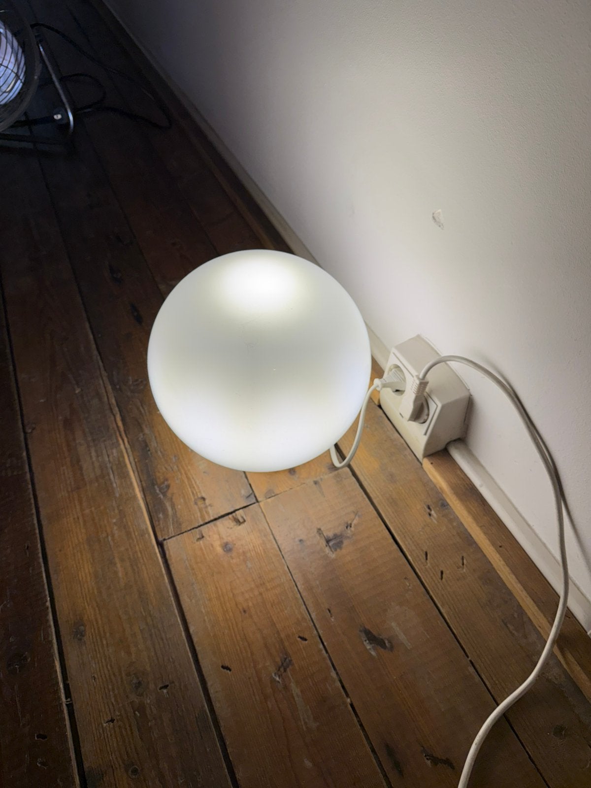 2x IKEA FADO tafellamp wit melkglas, Wit, Ophalen, Zo goed als nieuw, IKEA