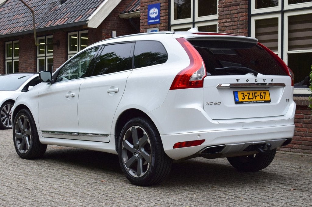 Volvo XC60 2.0 T5 Aut. Summum Trekhaak | Panoramadak | Camer, Automatische klimaatregeling, 15 km/l, Gebruikt, 4 cilinders