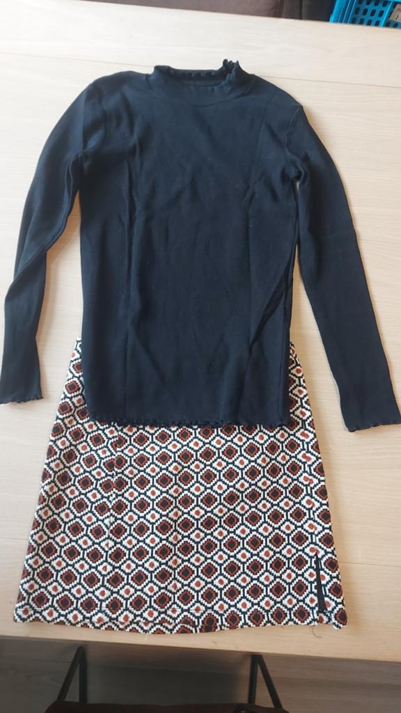 Zwart shirt met rokje met print  158/164     v, Gebruikt, Meisje, Ophalen of Verzenden, Setje
