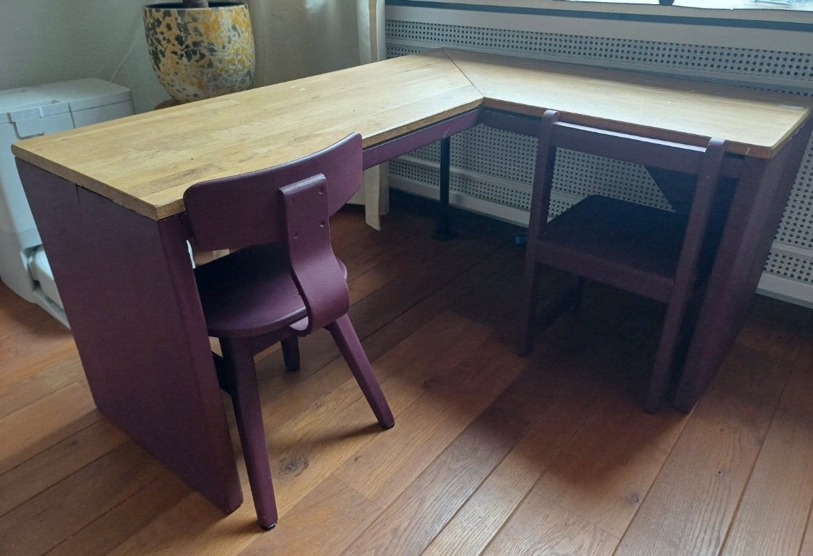 GRATIS kinder speelhoek met 2 stoelen, Huis en Inrichting, Ophalen, Gebruikt, 110 cm, Kinderbureau