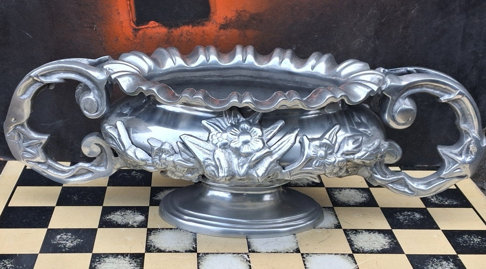 Jardinière. Aluminium.  Floraal geornamenteerd. 54/18/24 cm., Antiek en Kunst, Curiosa en Brocante, Ophalen of Verzenden