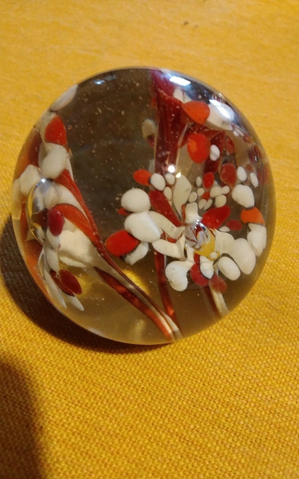 Glazen Presse papier rood/wit abstract bloemen en luchtbelle, Ophalen of Verzenden