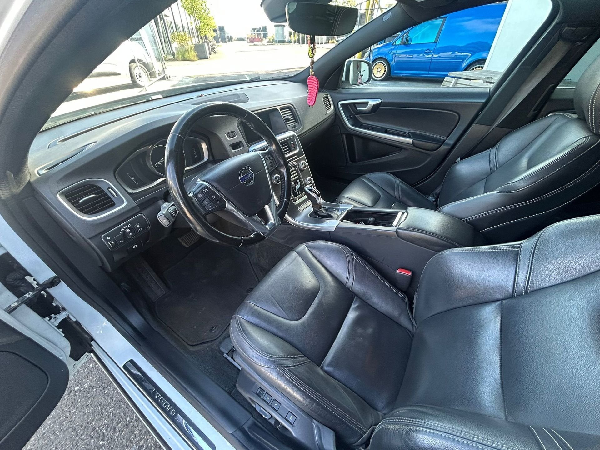 Volvo V60 2.4 D6 Twin Engine R-Design, Auto's, Automaat, Euro 6, Wit, Vierwielaandrijving