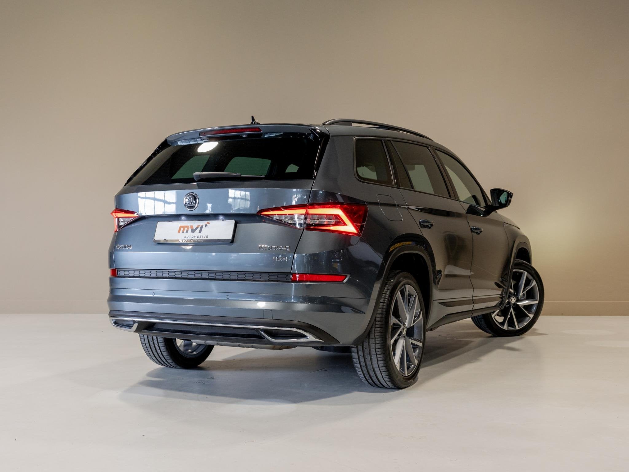 Skoda Kodiaq 2.0 TSI 4x4 Sport Line / 180pk / Trekhaak / Pan, Auto's, Dealer onderhouden, Stof, Gebruikt, 4 cilinders