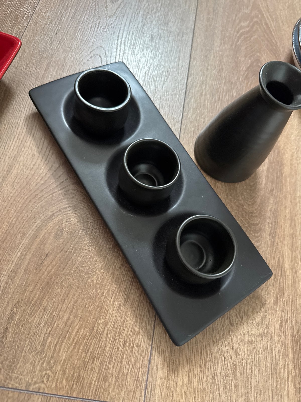 Zwart Sake Setje met Karaf en Kommetjes, Huis en Inrichting, Keuken | Servies, Aziatisch, Keramiek, Overige typen, Ophalen of Verzenden