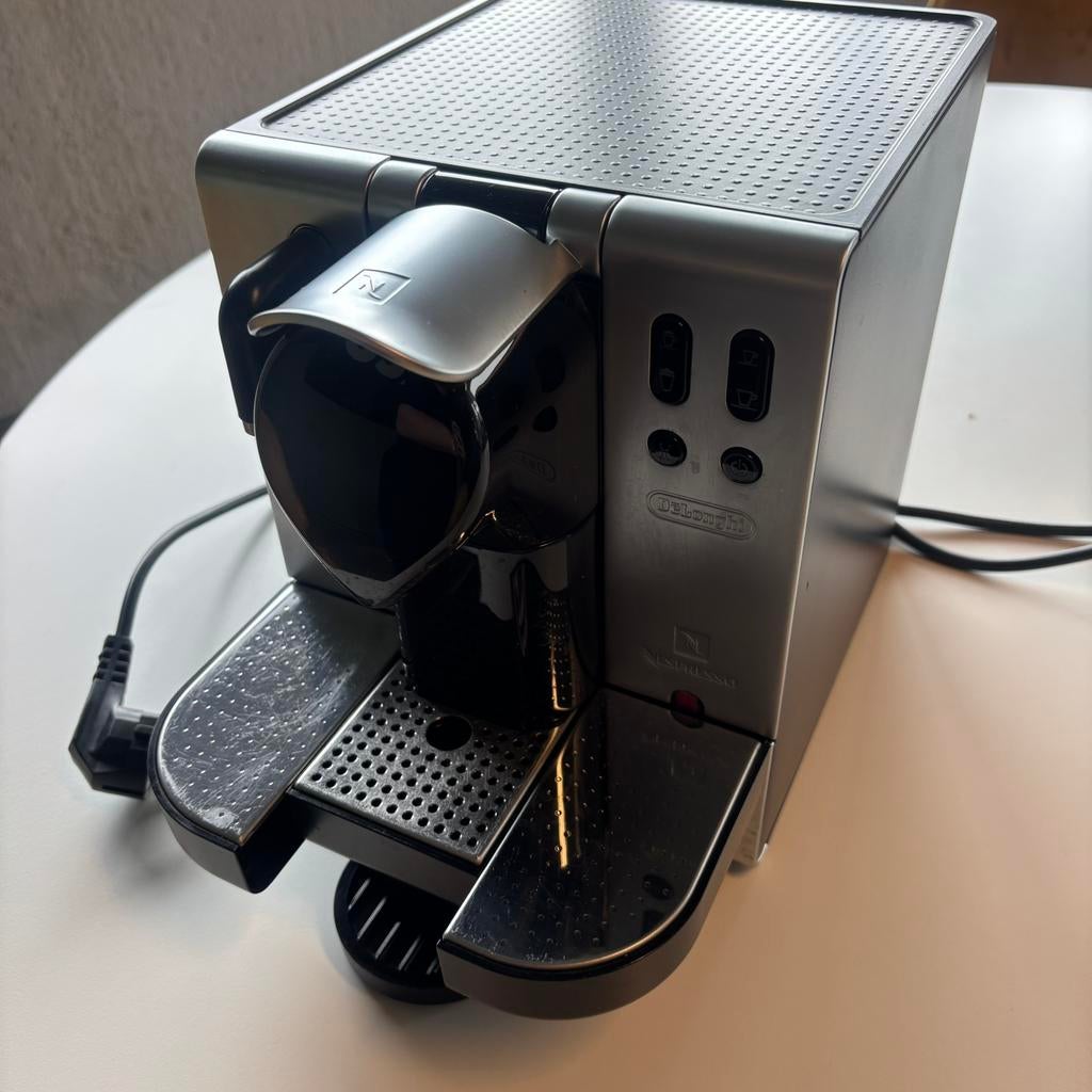Nespresso DeLonghi koffiezetapparaat cups, Witgoed en Apparatuur, Koffiezetapparaten, Ophalen, Gebruikt, Koffiemachine, 1 kopje