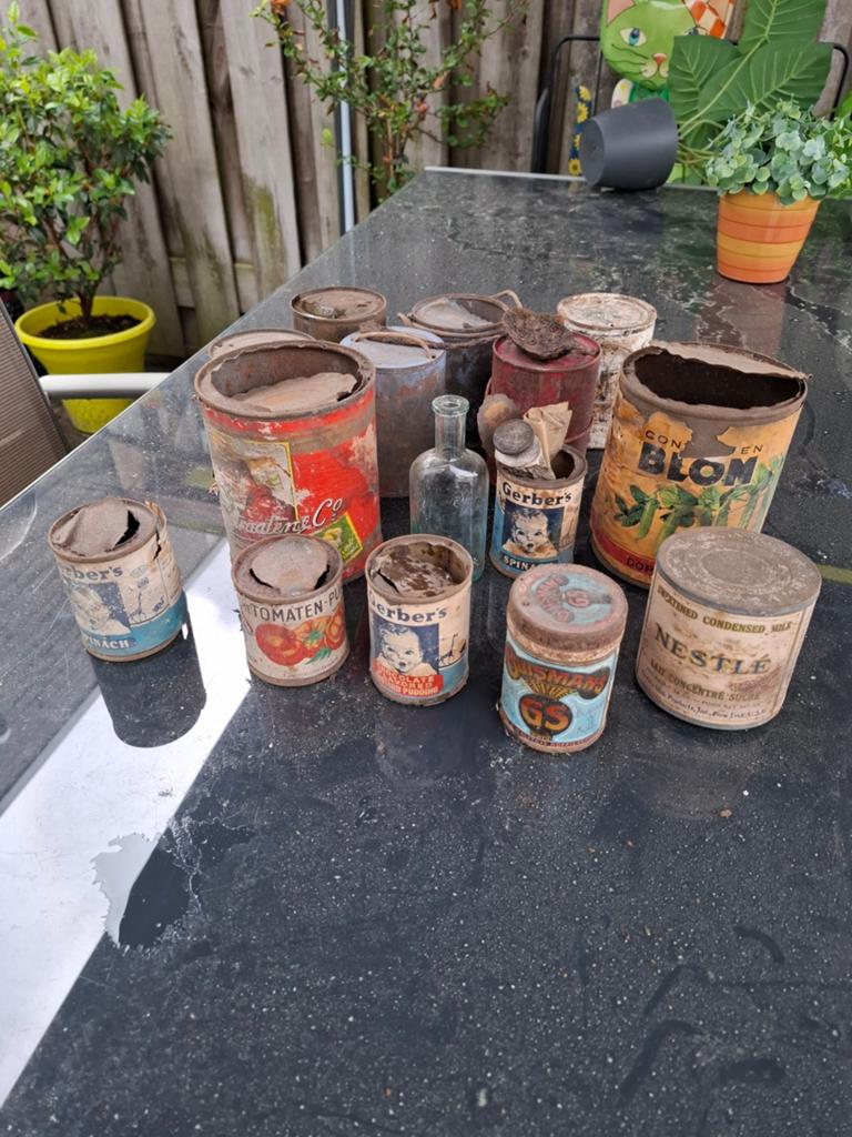 Collectie oude blikken en flessen - Vintage vondsten, Ophalen