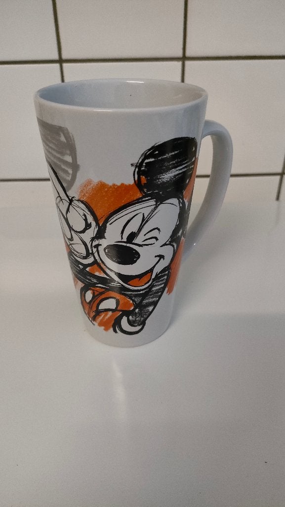 DISNEY MICKEY EN MINNIE MOUSE kopjes en mokken, Ophalen of Verzenden, Mickey Mouse, Zo goed als nieuw, Beeldje of Figuurtje