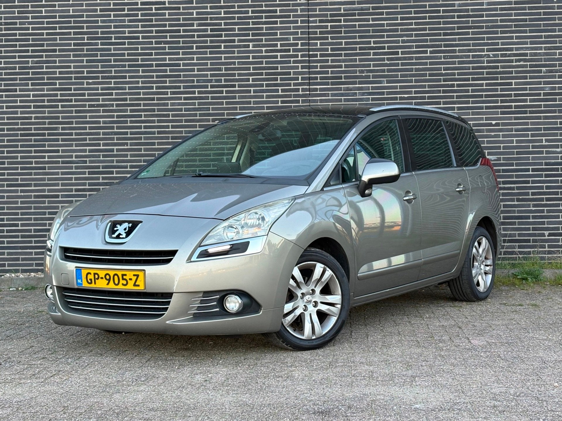 Peugeot 5008 1.6 HDiF GT 5p. Pano, Clima!, Auto's, Voorwielaandrijving, Euro 5, Gebruikt, 4 cilinders