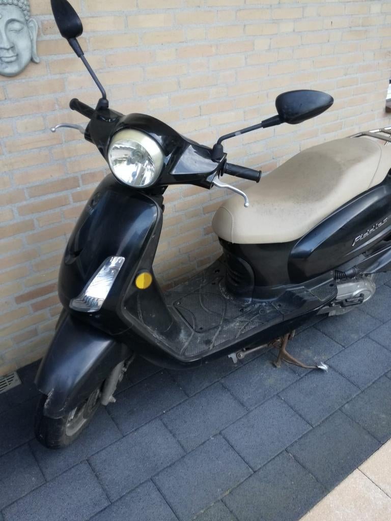 Zwarte scooter sym Fiddle II 50S