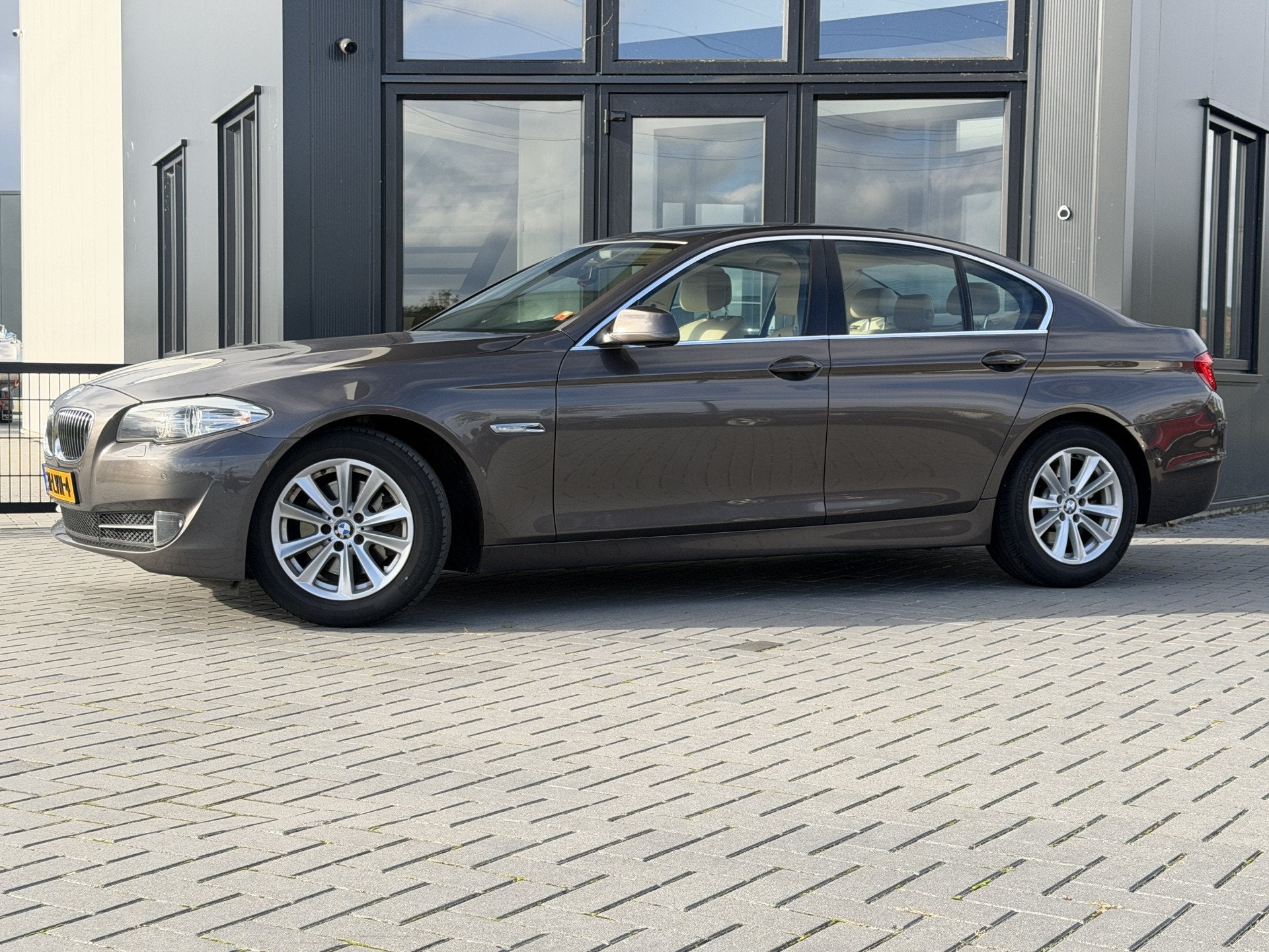 BMW 5 Serie 523i Executive Leer | Hout | Nav. Prof | Super n, Auto's, Euro 5, Achterwielaandrijving, Gebruikt, Beige