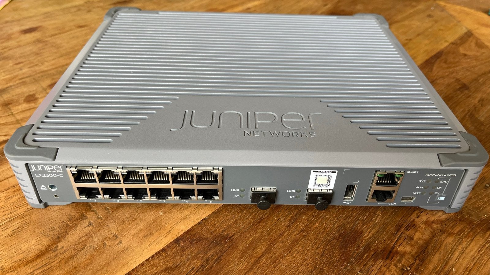 Juniper EX2300C-12T Compact Switch met Rackmount Kit, Ophalen of Verzenden, Zo goed als nieuw