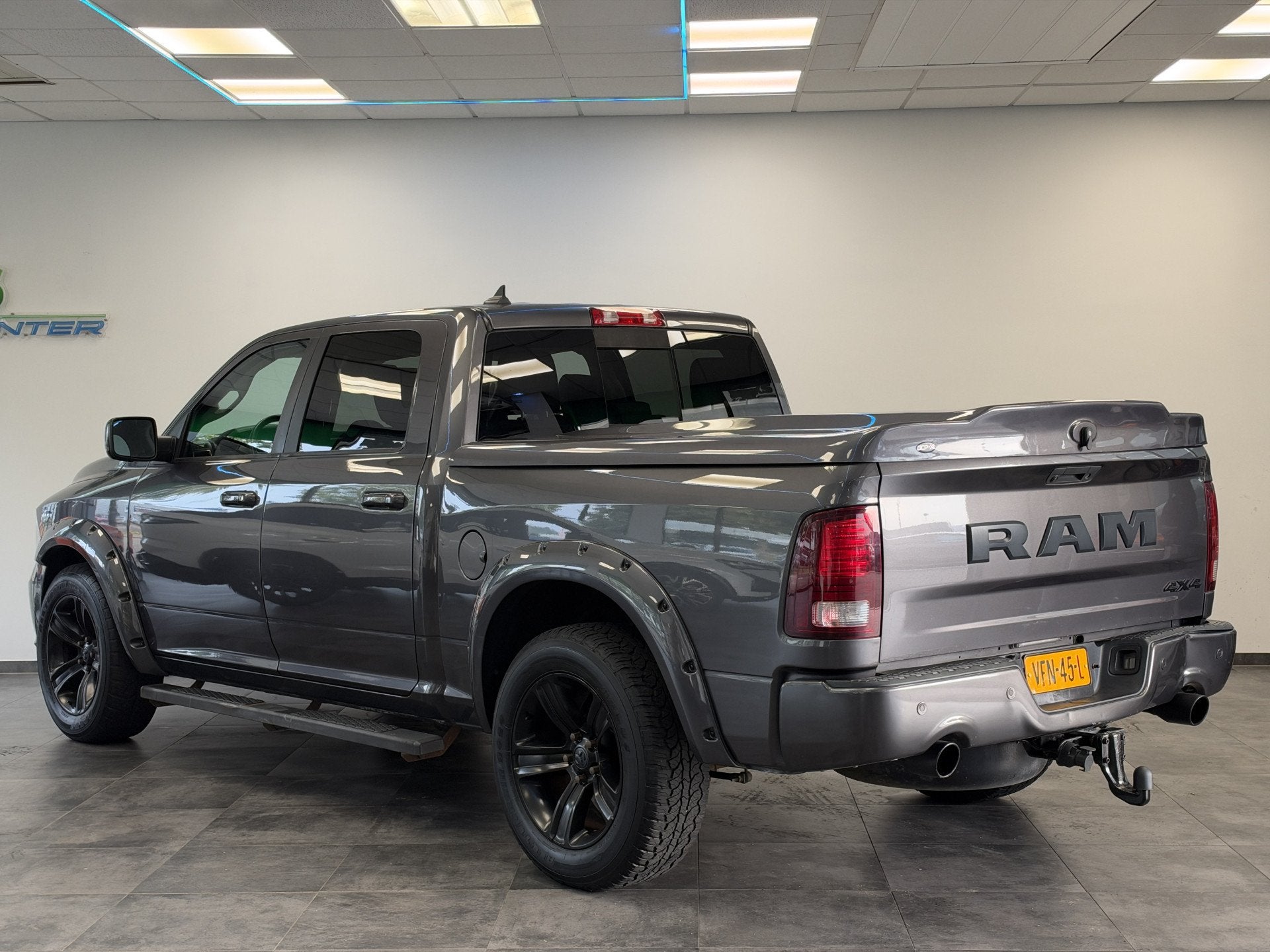 Dodge Ram 1500 5.7 V8 4x4 Crew Cab Sport Sidesteps Alpine So, Auto's, Automaat, 2598 kg, Gebruikt, 5654 cc