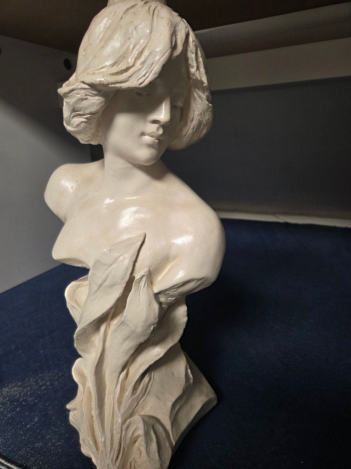 Elegante buste van vrouw in Art Nouveau stijl, Gips, Ophalen of Verzenden, Handgemaakt, 20 - 50 cm