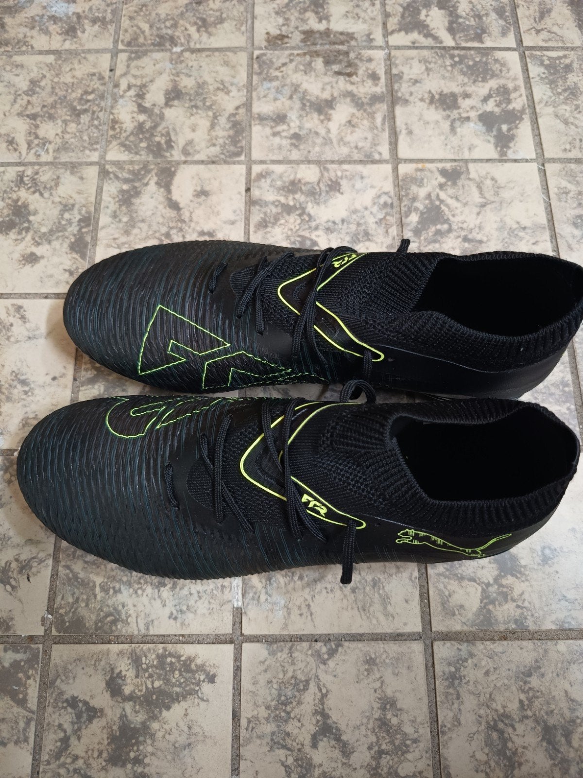 Puma Voetbalschoenen Maat 41 - Zwart/Neon Geel, Maat XS of kleiner, Schoenen, Nieuw, Ophalen of Verzenden