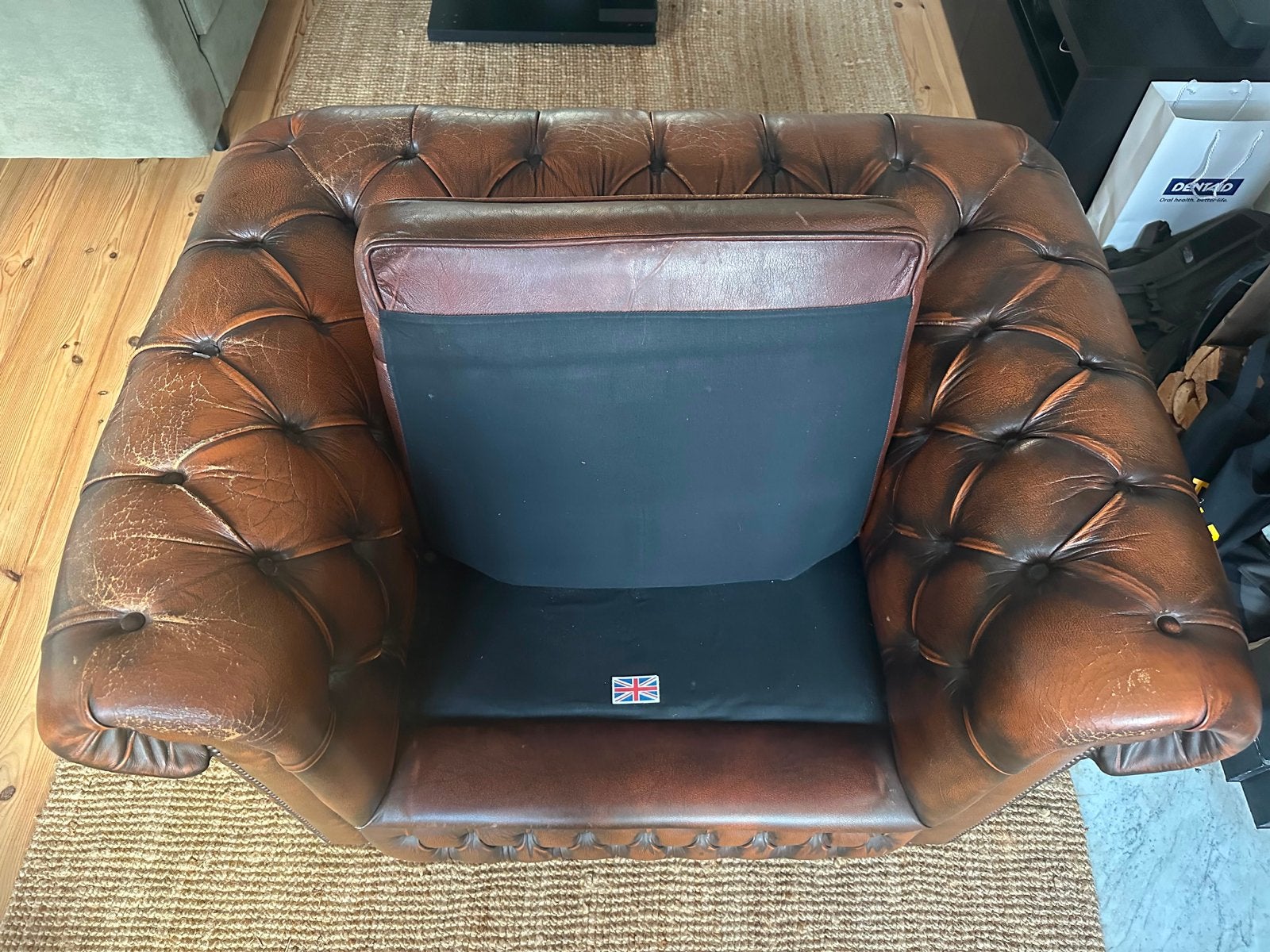 Twee Chesterfield fauteuils van bruin leer, Huis en Inrichting, Stoelen, Ophalen, Gebruikt, Twee, Bruin