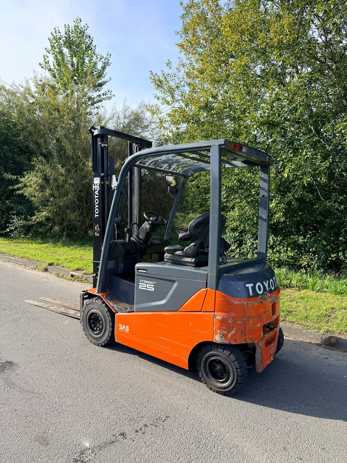 Toyota 8FBMKT25 Elektrische Heftruck – 2.500 kg – Triplex, Doe-het-zelf en Verbouw, Ophalen, Elektrisch
