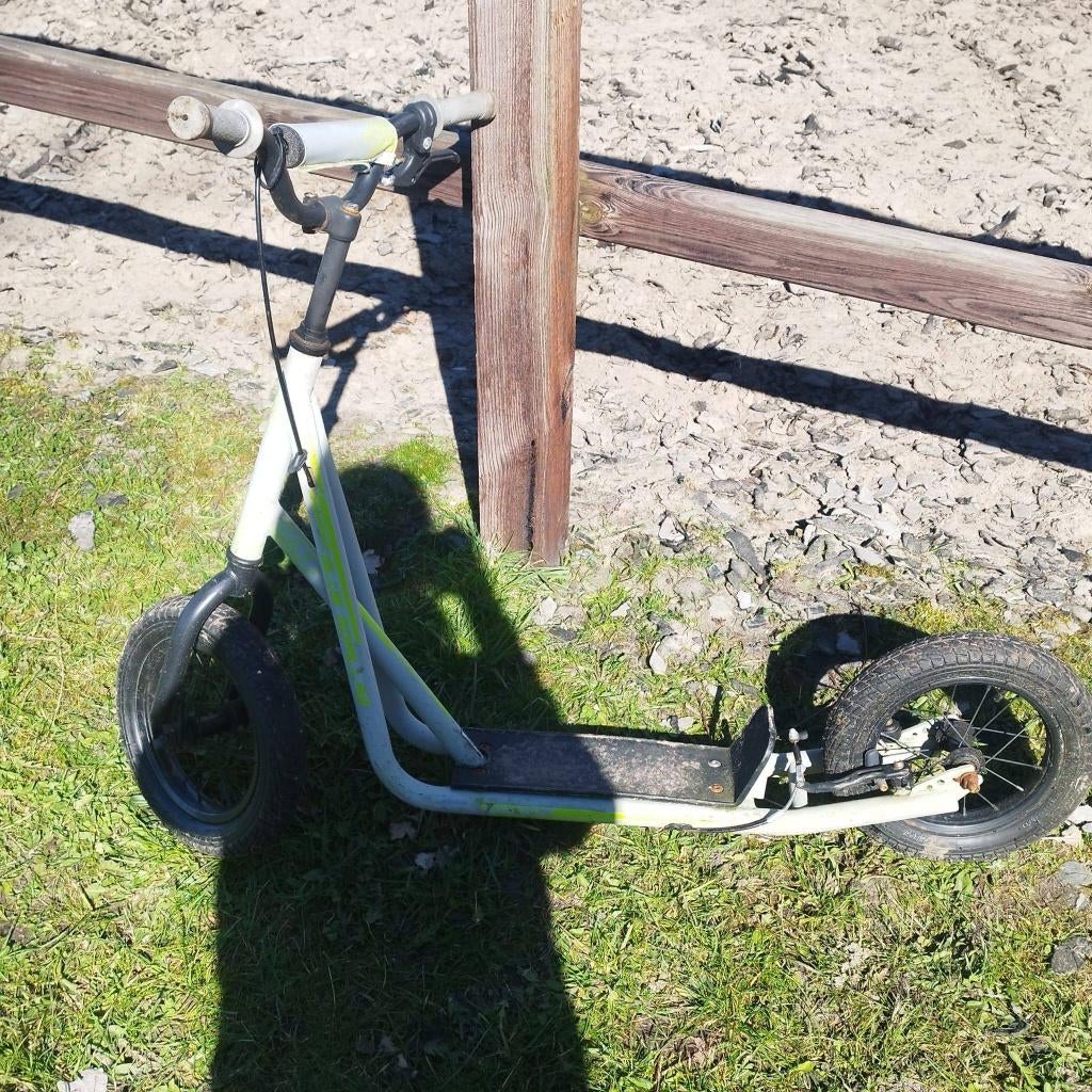 step Blue Gorilaz wit met geel 12 inch, Fietsen en Brommers, Steps, Ophalen, Gebruikt, Gewone step