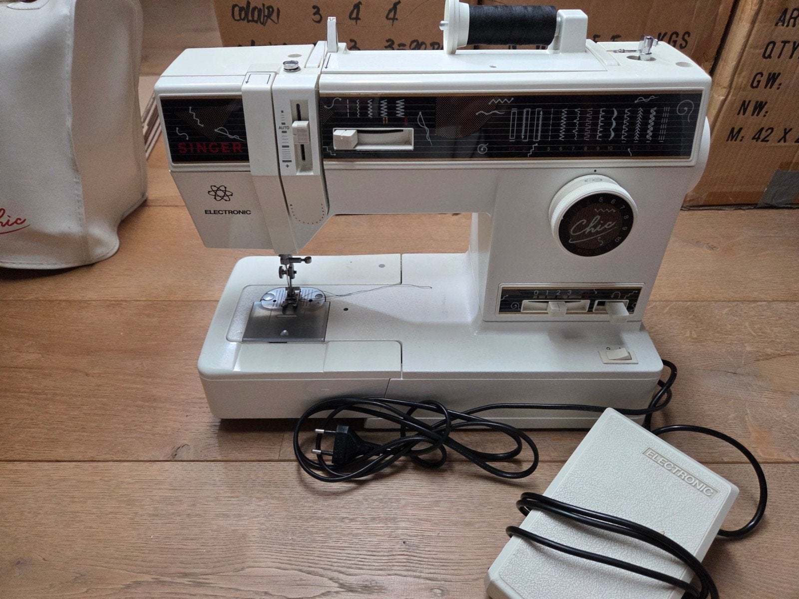 Singer Naaimachine Model 4662 Chic Electronic, Hobby en Vrije tijd, Naaimachines en Toebehoren, Ophalen, Gebruikt, Naaimachine