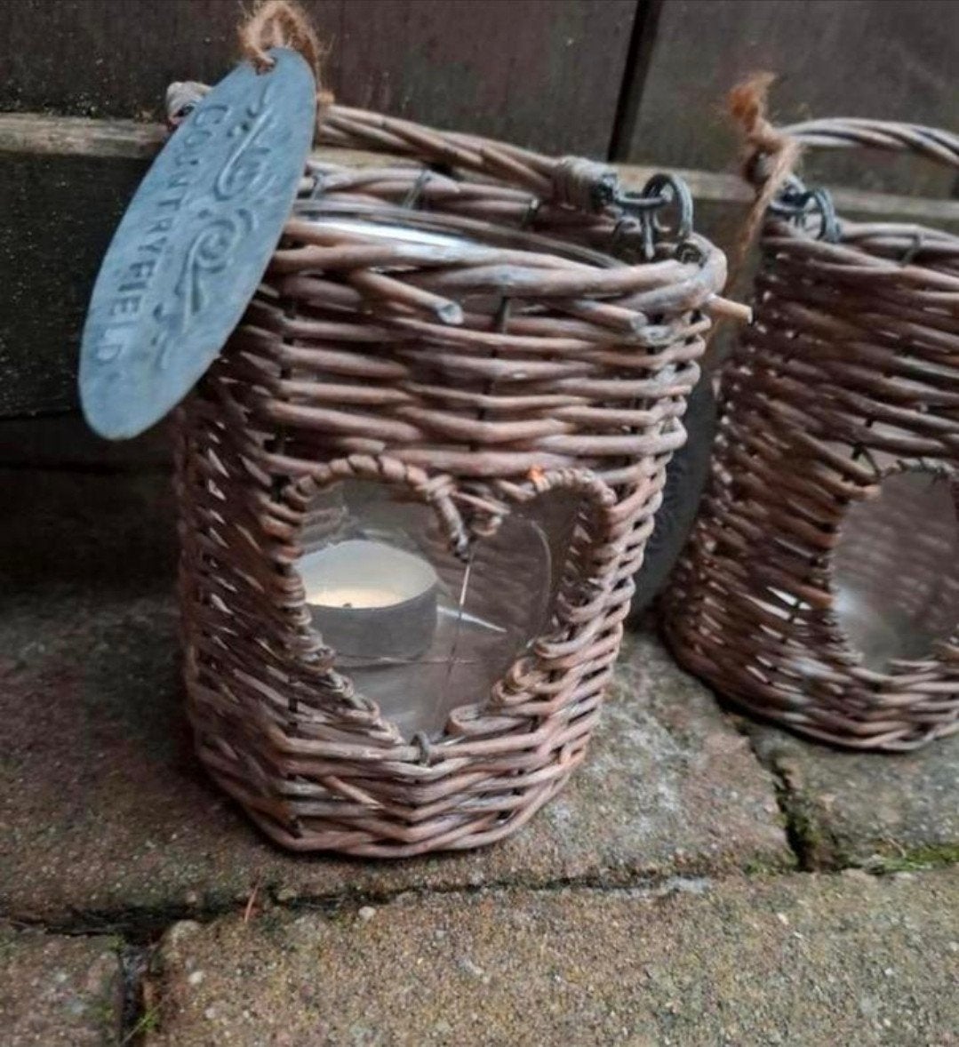 2 leuke rieten windlichten hart, Ophalen of Verzenden, Zo goed als nieuw, Natuurlijk materiaal