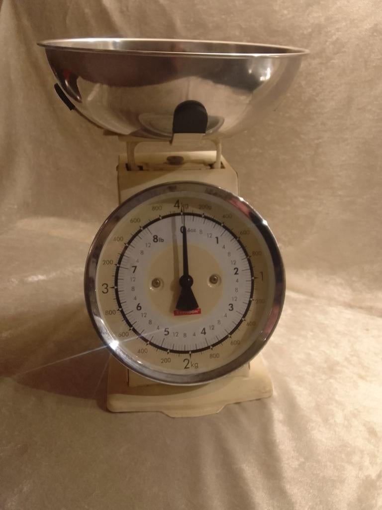 Typhoon Retro Keukenweegschaal - Vintage Stijl, Witgoed en Apparatuur, Weegschalen, Ophalen of Verzenden, 1 tot 500 gram, Keukenweegschaal