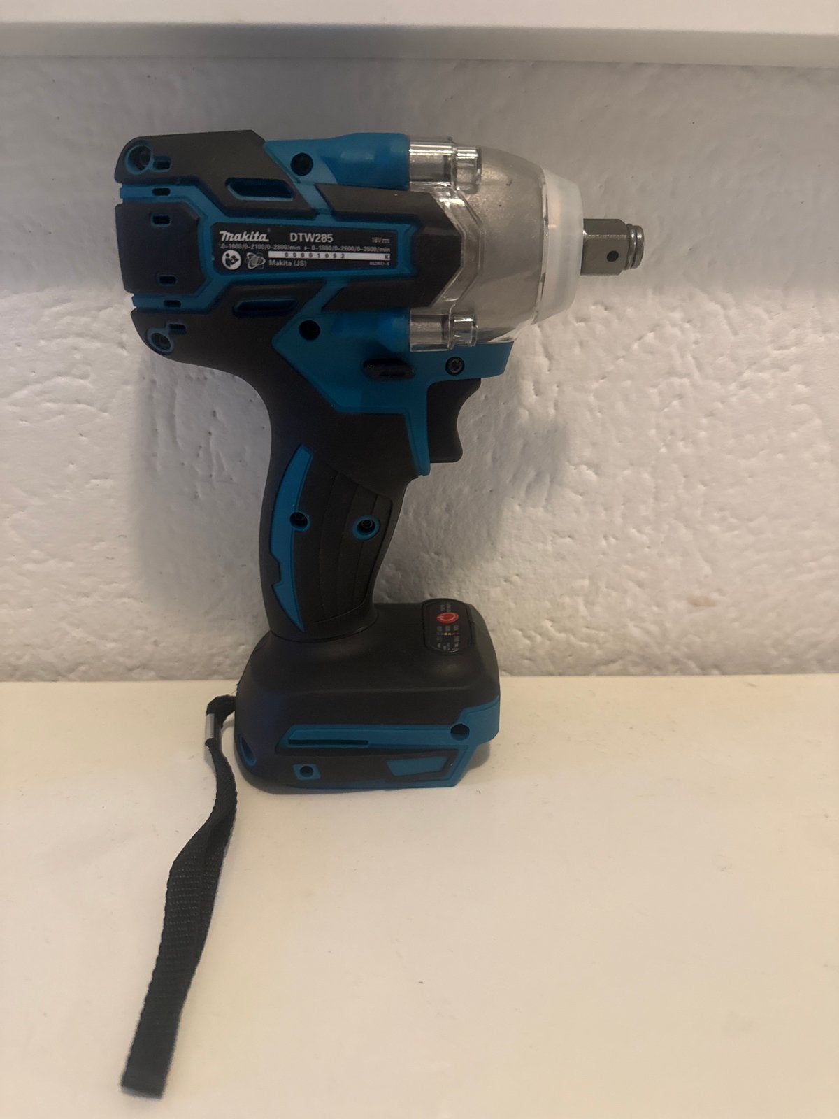 Makita DTW285 18V Accu Slagmoersleutel nieuw, Doe-het-zelf en Verbouw, Gereedschap | Boormachines, 600 watt of meer, Variabele snelheid