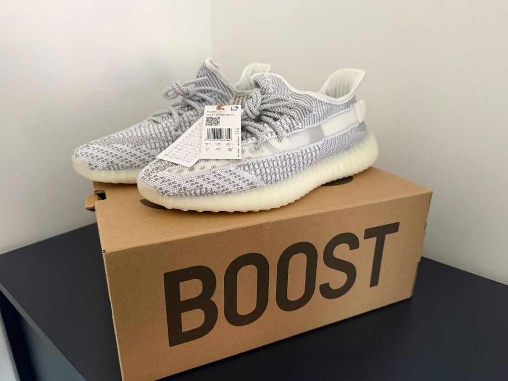 Yeezy Boost 350 V2 45 1/3 Static (Non-Reflective), Ophalen of Verzenden, Nieuw, Overige kleuren, Adidas Yeezy
