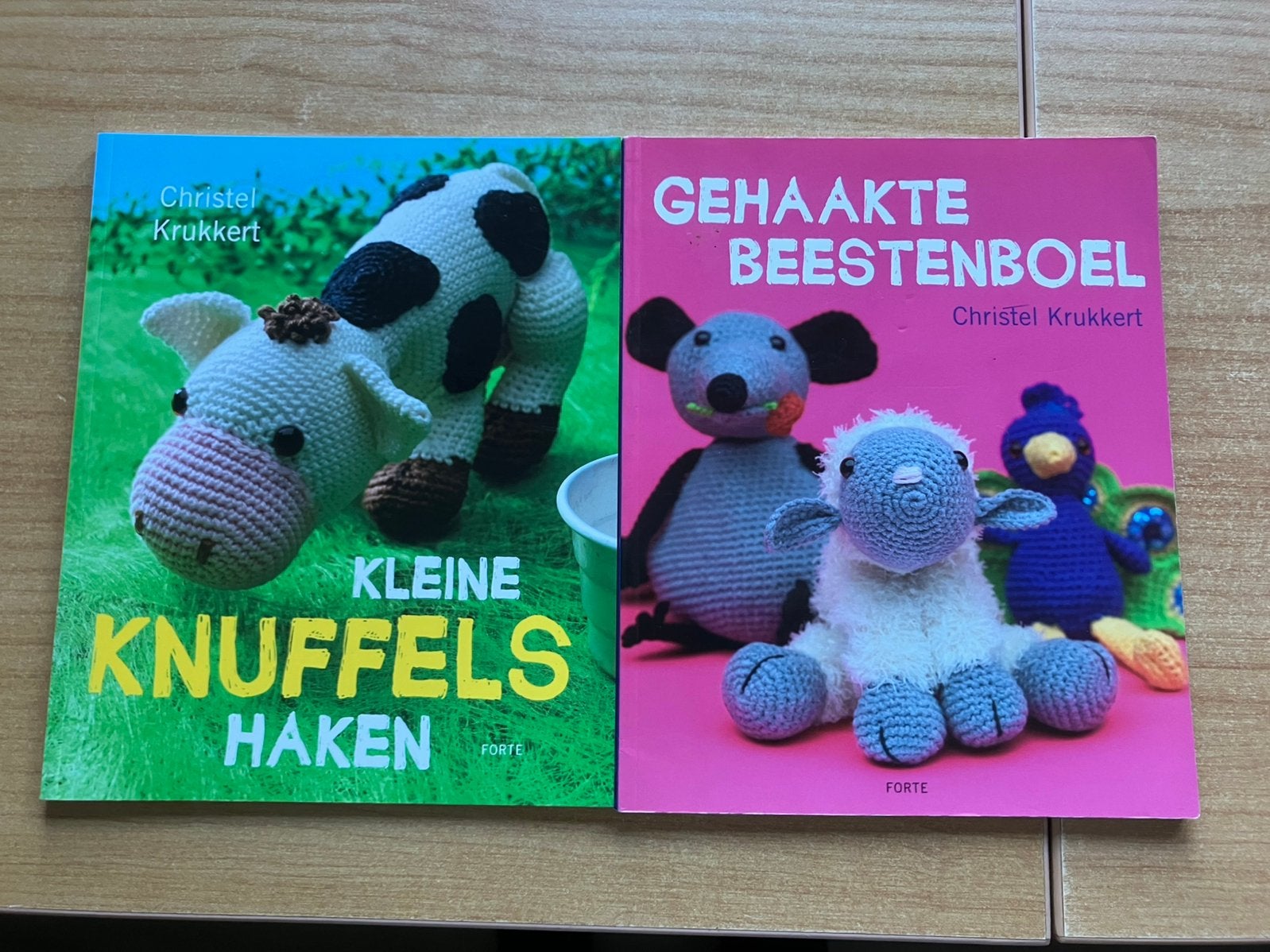 Twee Haakboeken, Ophalen of Verzenden, Zo goed als nieuw, Haken, Patroon of Boek