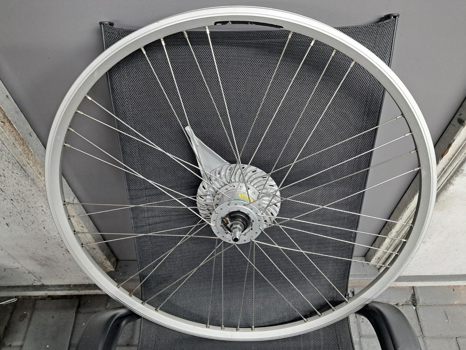 Te koop voor wiel 28 inch met Naaf Verlichting, Fietsen en Brommers, Ophalen of Verzenden