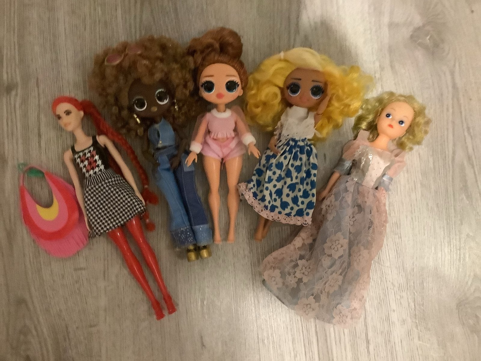 Lot Barbies LOL en Fleur, Ophalen of Verzenden, Zo goed als nieuw, Fashion Doll