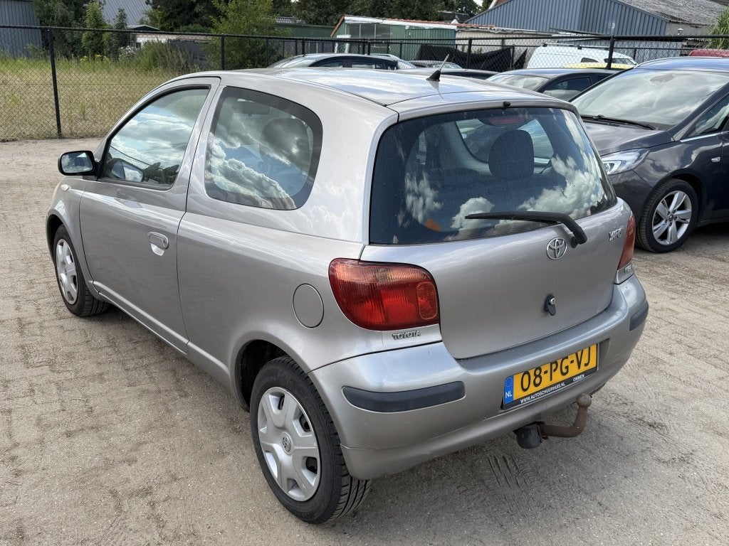 Toyota Yaris 1.3 VVT-i Idols 2004| GRIJS| AIRCO| TREKHAAK| 3, Auto's, Toyota, Stof, Gebruikt, 31 €/maand, 4 cilinders