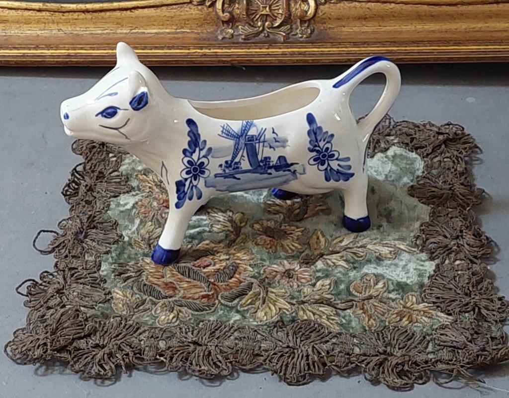 Delfts Blauw Melkkannetje in Koe Vorm, gemerkt, Antiek en Kunst, Ophalen of Verzenden