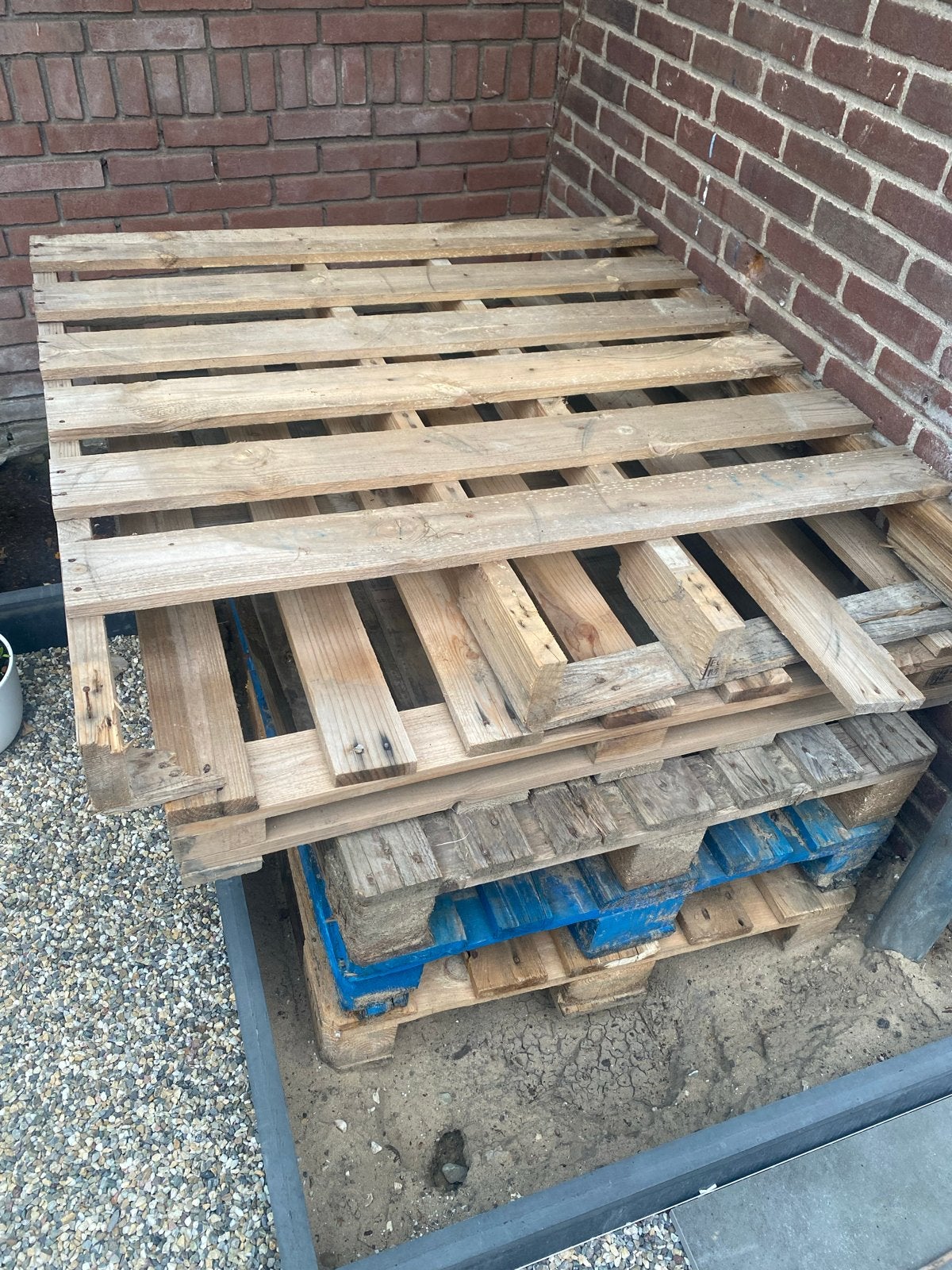 Gratis afhalen: Pallets en kuub zakken (zomder grind/puin), Doe-het-zelf en Verbouw, Hout en Planken, Ophalen, Gebruikt, Pallet