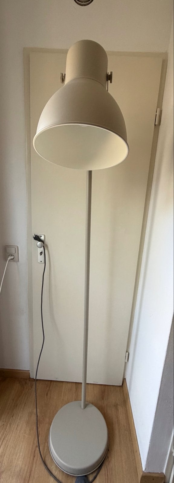 IKEA HEKTAR Vloerlamp - taupe kleur, Ophalen, E27 (groot), Zo goed als nieuw, Metaal