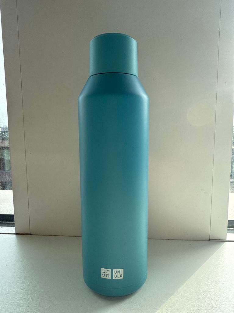 Uniqlo water bottle / waterfles, Huis en Inrichting, Keuken | Keukenbenodigdheden, Nieuw, Overige typen, Overige merken, Metaal