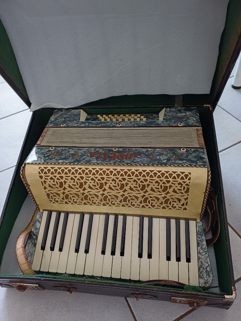 Midella accordeon, Gebruikt, Overige formaten, Met koffer, Ophalen