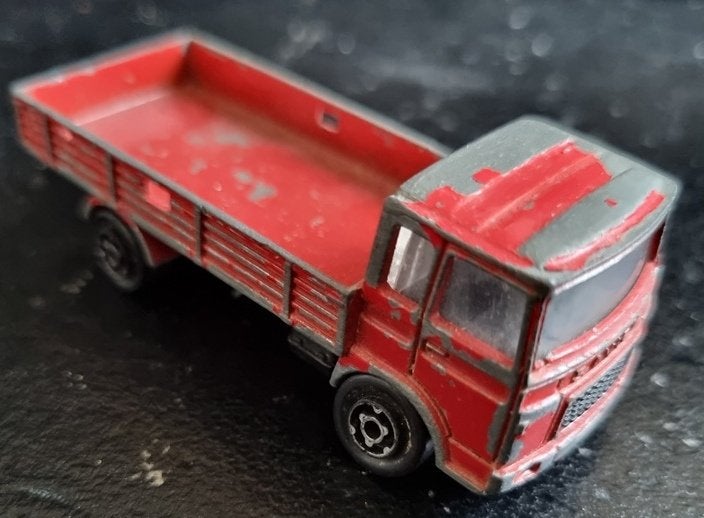 Majorette saviem truck rood, Hobby en Vrije tijd, Modelauto's | Overige schalen, Ophalen of Verzenden, Gebruikt, Bus of Vrachtwagen