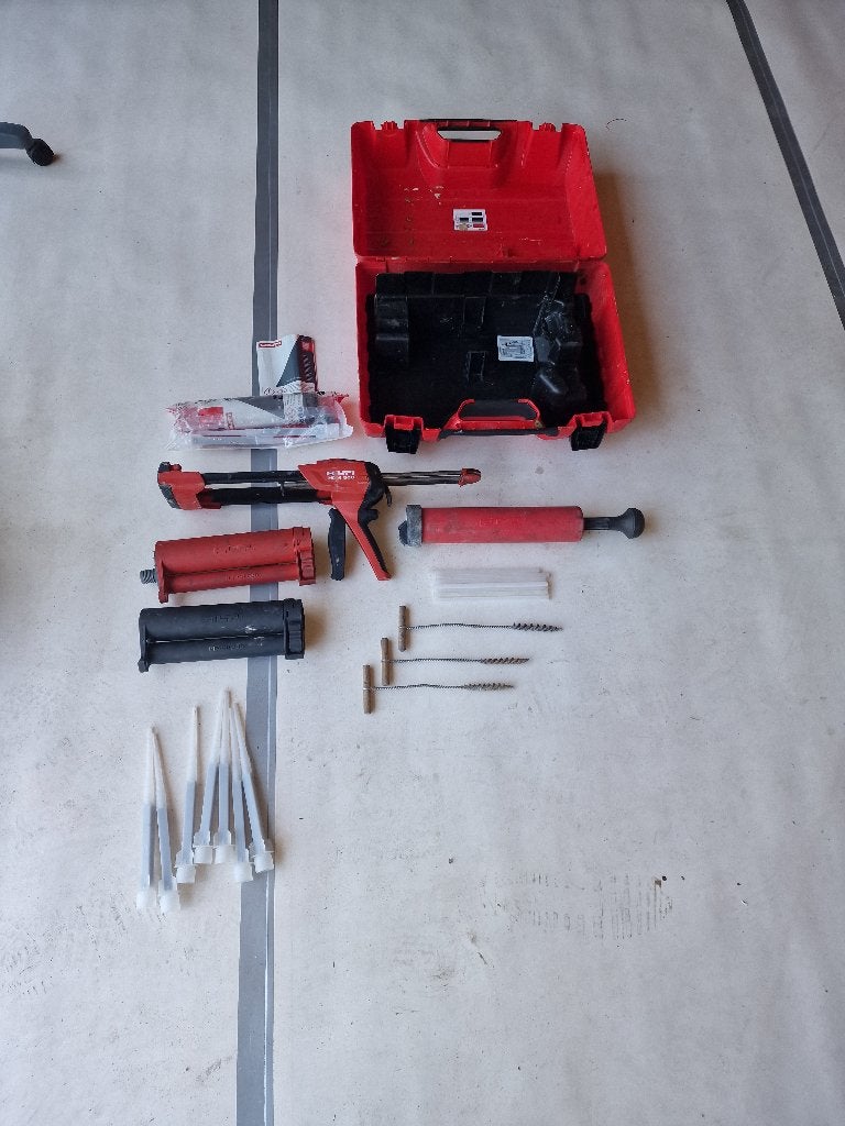 Hilti hdm500 2 componenten pistool kitspuit, Ophalen
