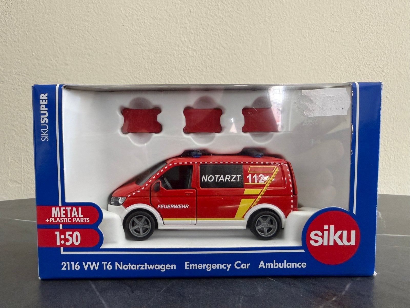 Siku Super VW T6 Notarztwagen Ambulance 1:50, Ophalen of Verzenden, Nieuw