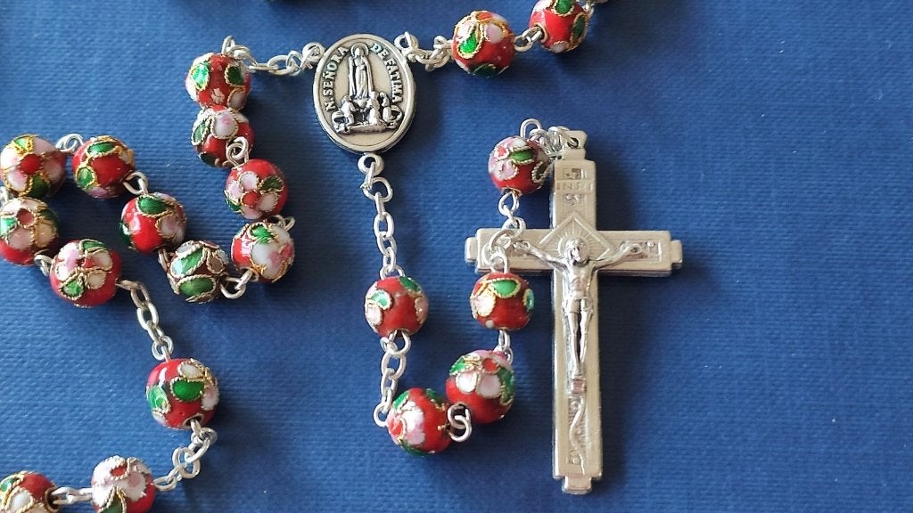 524 Prachtige geëmailleerde rozenkrans met zand uit Fatima, Ophalen of Verzenden, Zo goed als nieuw, Overige typen, Christendom | Katholiek