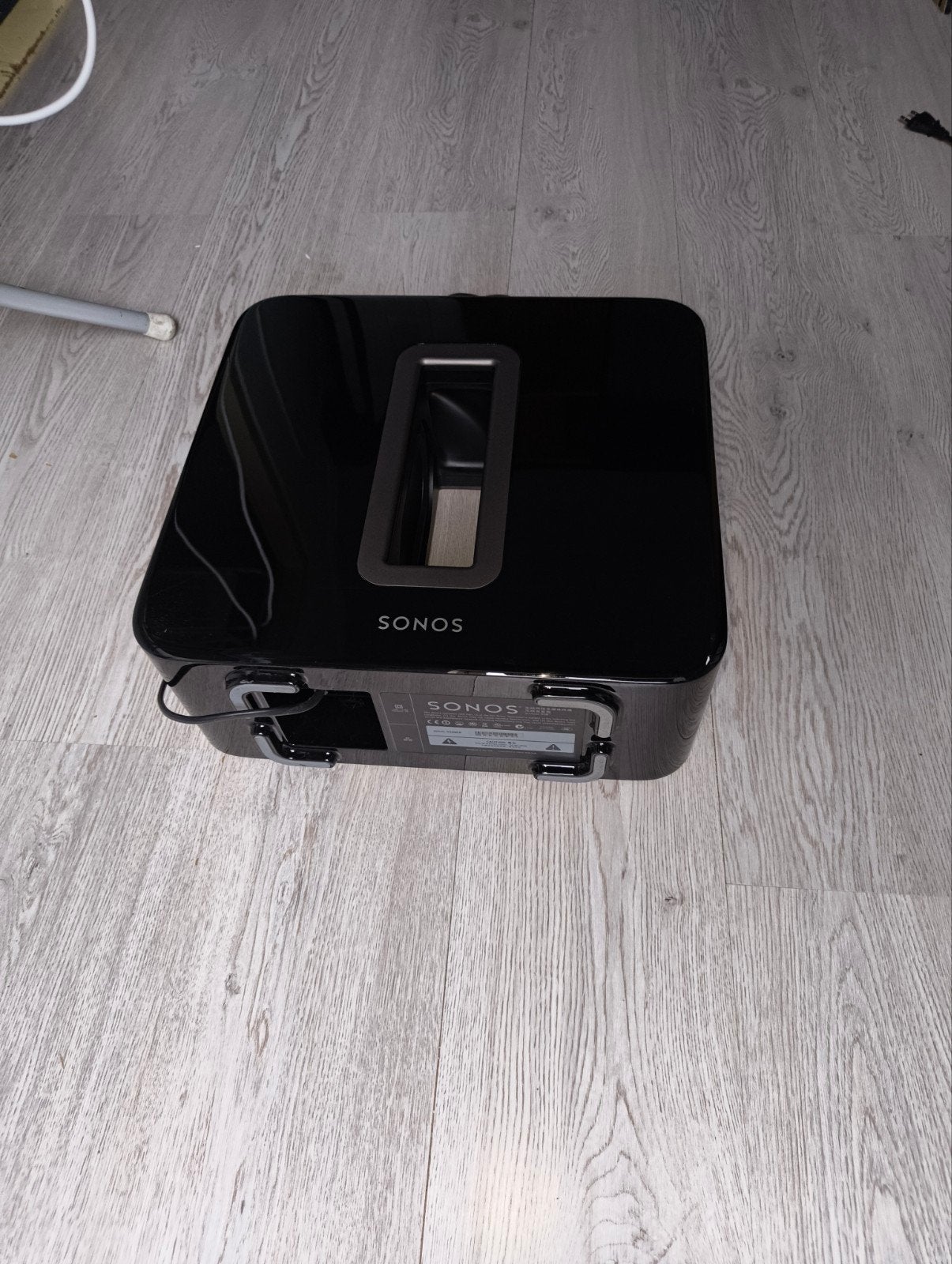 Foto 4 van Sonos Sub Gen 1.
Geeft een krachtige, diepe bas en is een mo