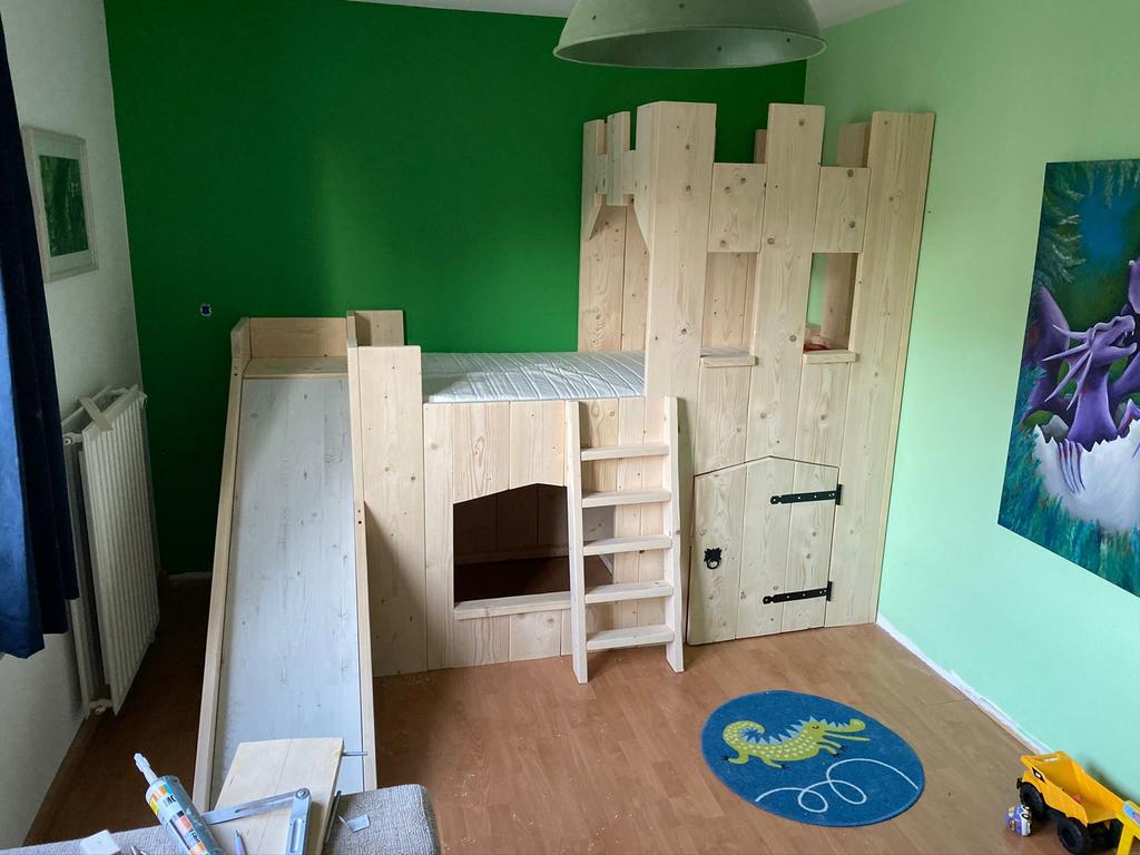 Kasteelbed Steigerhout met glijbaan - Prinses/Ridder, Kinderen en Baby's, Kinderkamer | Bedden, Ophalen, Lattenbodem, 180 cm of meer