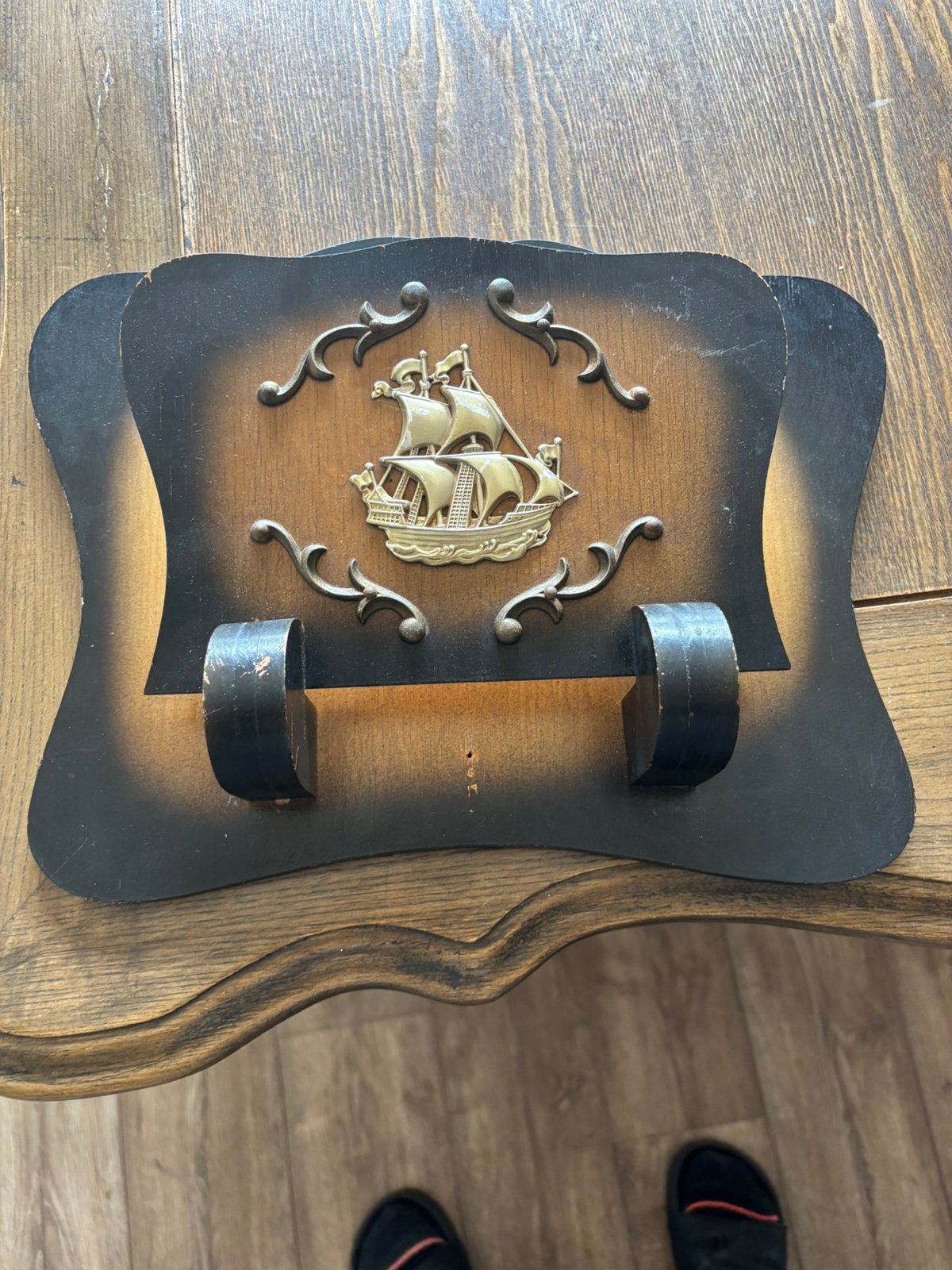 Krantenhanger, Ophalen