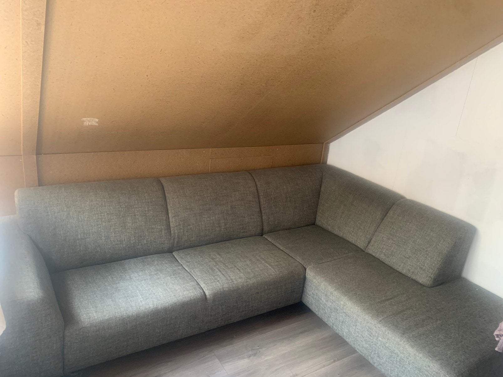 Mooie grijze hoek bank, Huis en Inrichting, Banken | Bankstellen, 250 tot 300 cm, Hoekbank, 75 tot 100 cm, Ophalen of Verzenden
