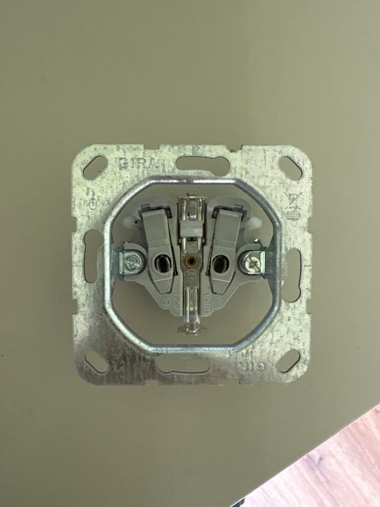 Gira ST55 geaard stopcontact (nieuw), Ophalen of Verzenden, Nieuw, Stopcontact