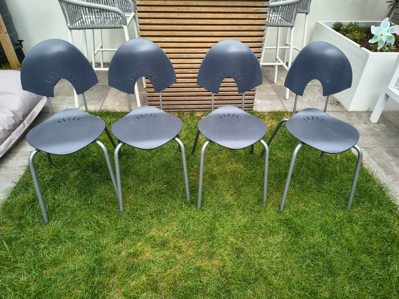 Set van 4 stapelbare stoelen - Grijs/donkerblauw, Ophalen, Modern, Stapelbaar, Gebruikt, Vier