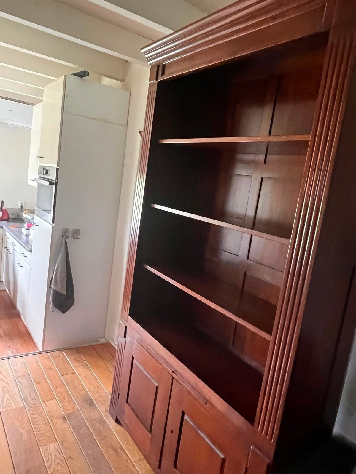 Klassieke houten kast met uitschuifbaar blad, Huis en Inrichting, Ophalen, 100 tot 150 cm, 200 cm of meer, Klassiek