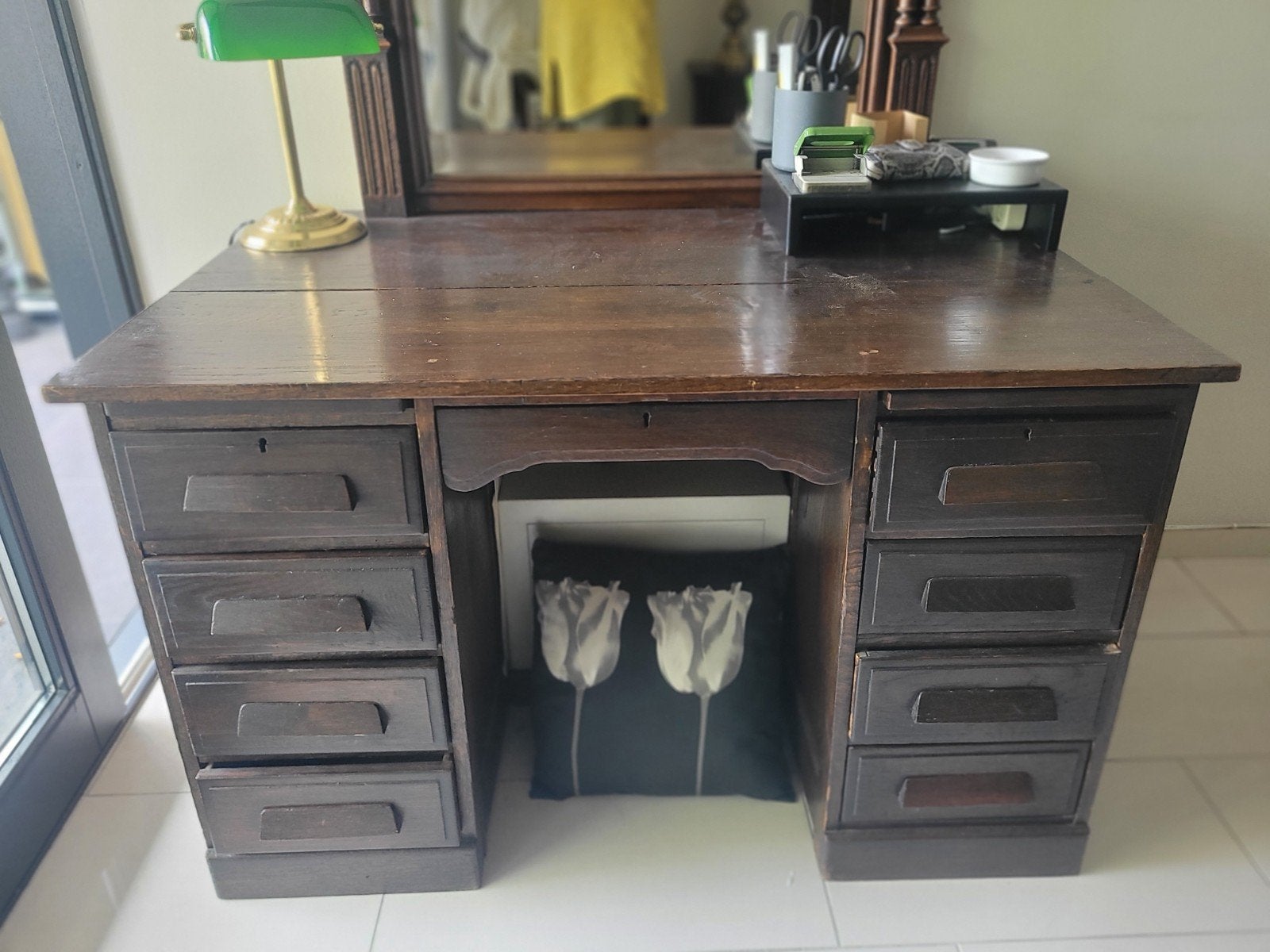 Antiek houten bureau met lades, Huis en Inrichting, Klassiek, Ophalen, Met lades, Gebruikt