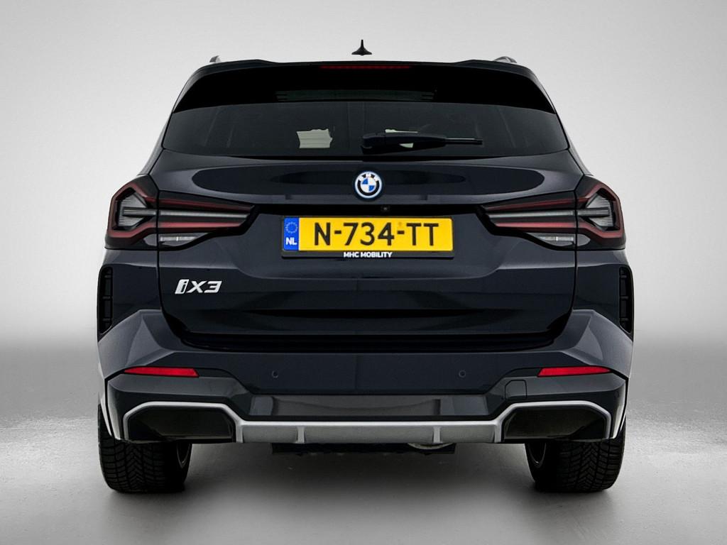 BMW iX3 High Executive 80 kWh | Trekhaak | Leder | Panoramad, Automaat, Achterwielaandrijving, Zwart, 436 min